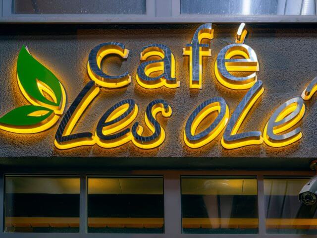 Буквы из нержавеющей стали для кафе "Les Ole", г.Москва