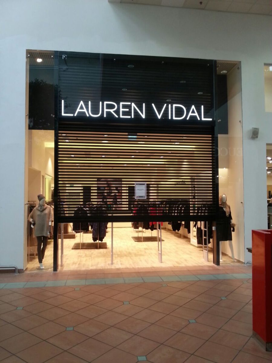Интерьерная вывеска бутика «Lauren Vidal»